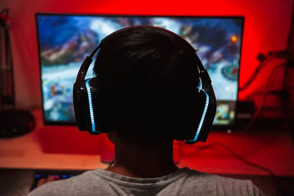 Noise-Cancelling Gaming Headphones: An Essential for Gamers